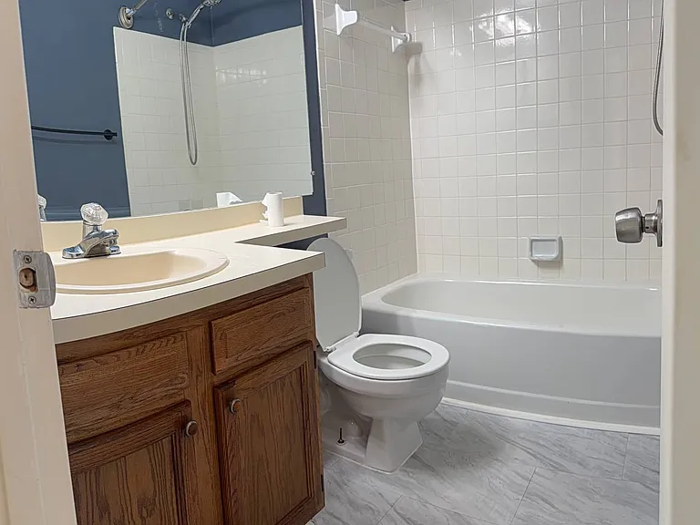 18050 Chalet Dr #303 — Photo 17