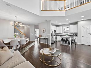 1385 White Oak Dr, Chaska, MN 55318