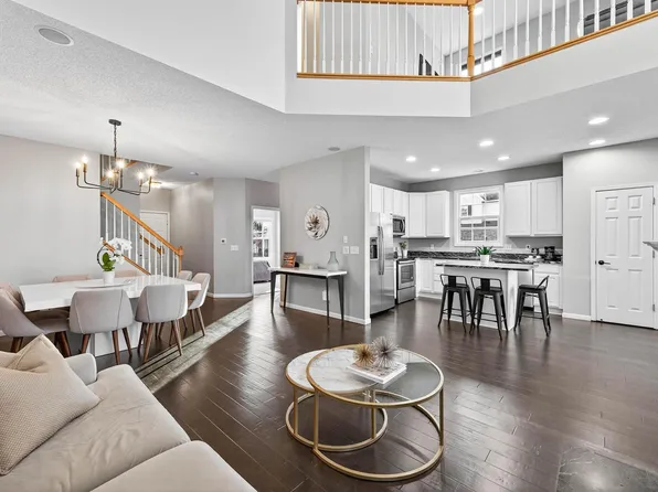 1385 White Oak Dr, Chaska, MN 55318