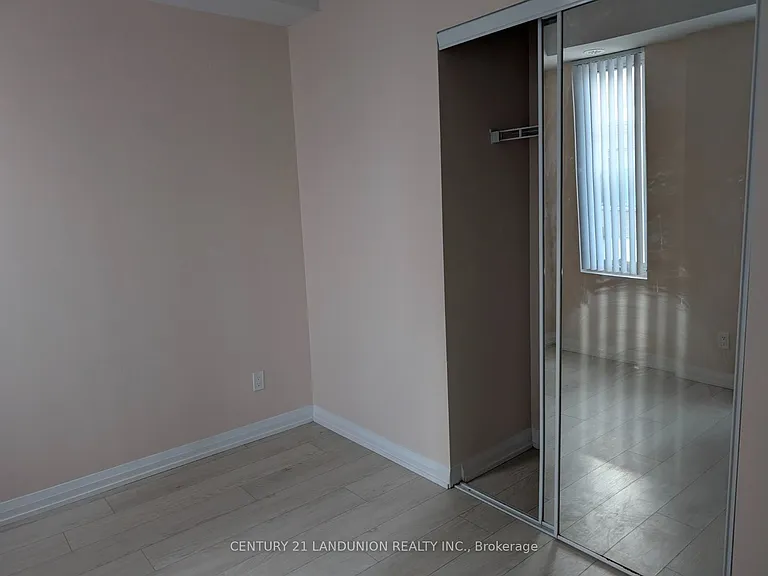 1050 Portage Pkwy #38 — Photo 8