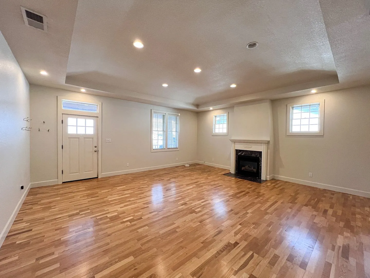 Custom Three Bedroom in Woodlake Neighborhood. — Photo 4