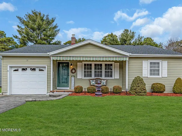 31 Whitaker Drive, Toms River, NJ 08757