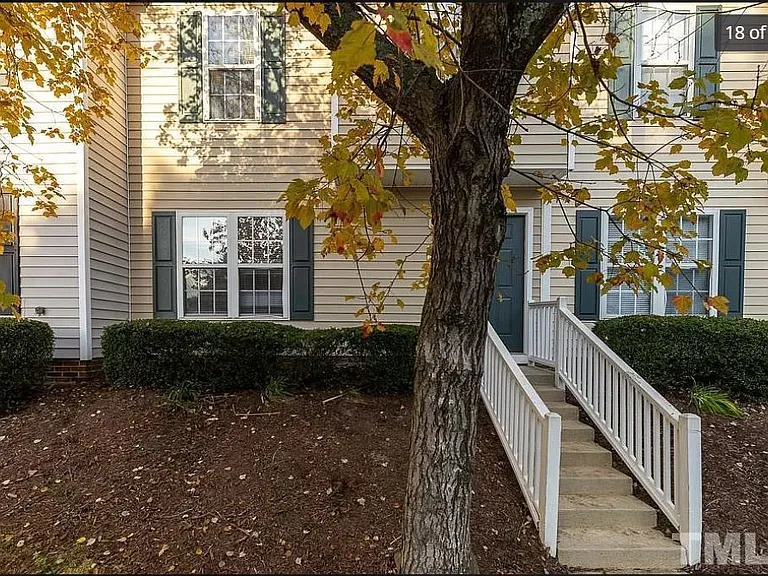 2128 Walnut Bluffs Ln — Photo 2
