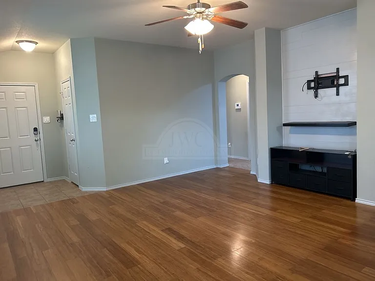 6405 Clear Brook Dr — Photo 3