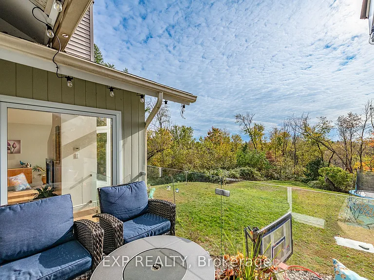 1238 Barnwell Cres — Photo 40
