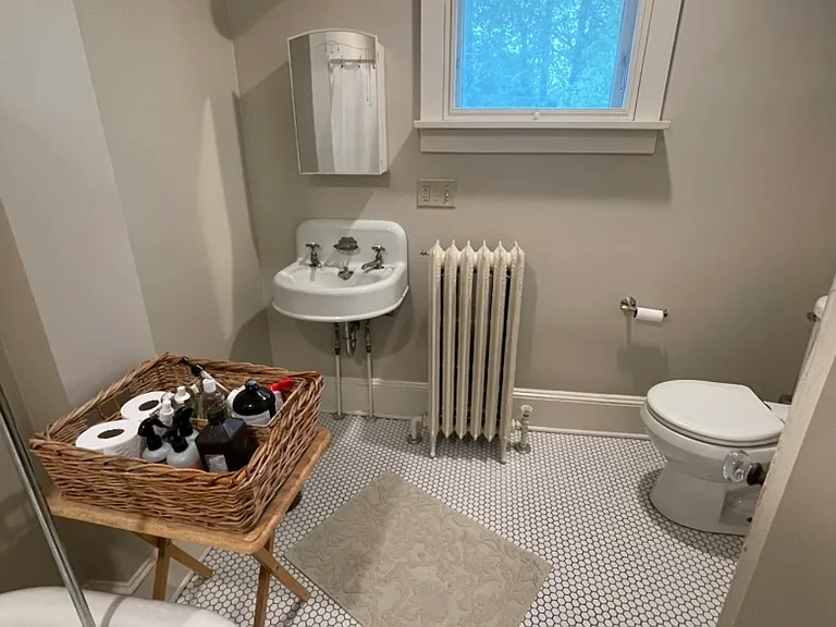 102 1st St #4 — Photo 6