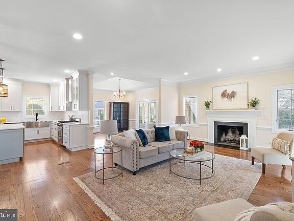 2nd image of 1001 Kensington Ln