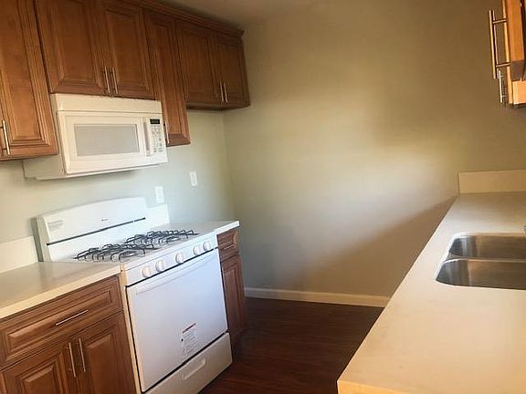 4th image of 18325 Malden St