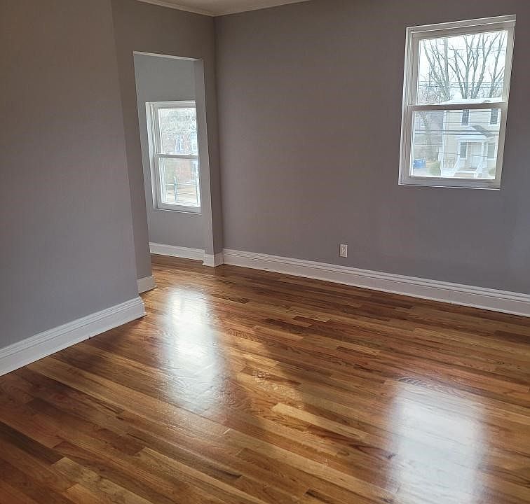 Living Room - spacious and bright
