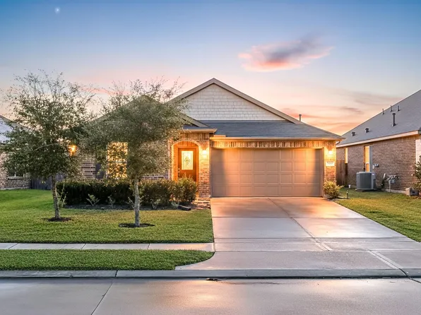 15606 Clearwater Bend Dr, Houston, TX 77044