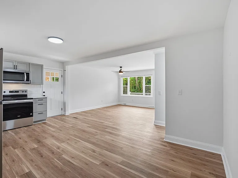 248 Lakeside Dr — Photo 12