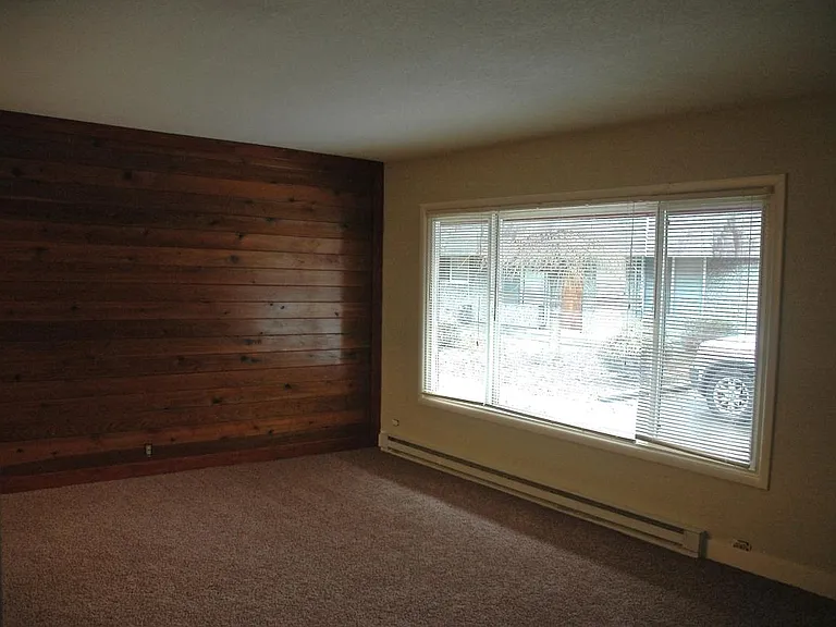 7030 SE Woodward St — Photo 3