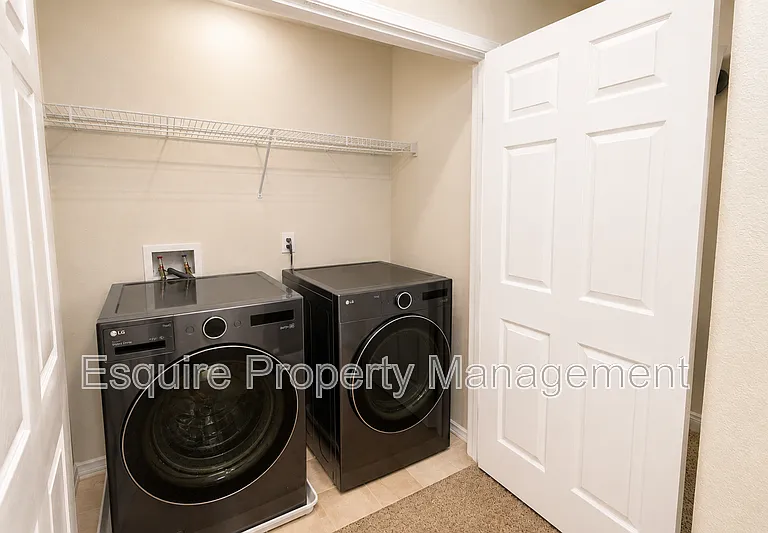 2337 Chapel Dr #9 — Photo 13