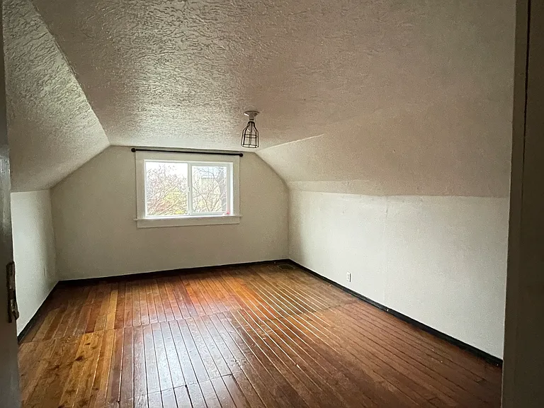 1025 N Church St — Photo 28