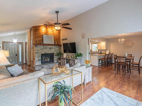 3rd image of 315 Rachel Ln