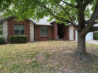 2541 S Overhill Ave, Springfield, MO 65807