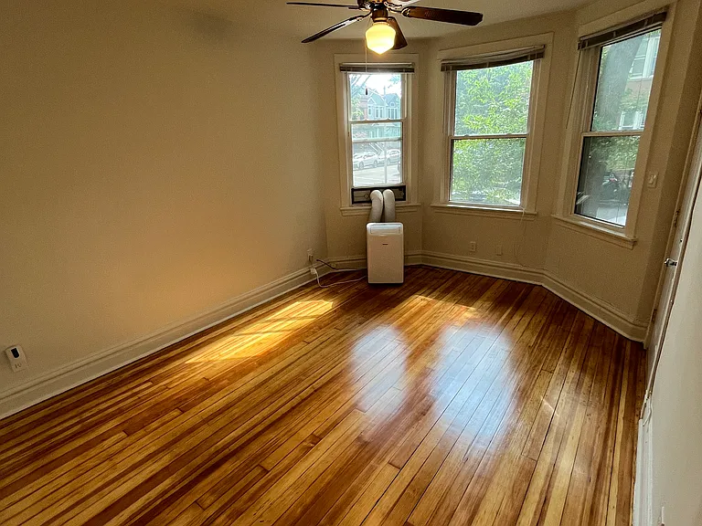 3137 N Hoyne Ave #1F — Photo 3