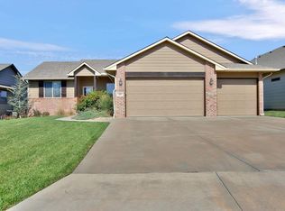 608 E Stone Gate Cir, Augusta, KS 67010
