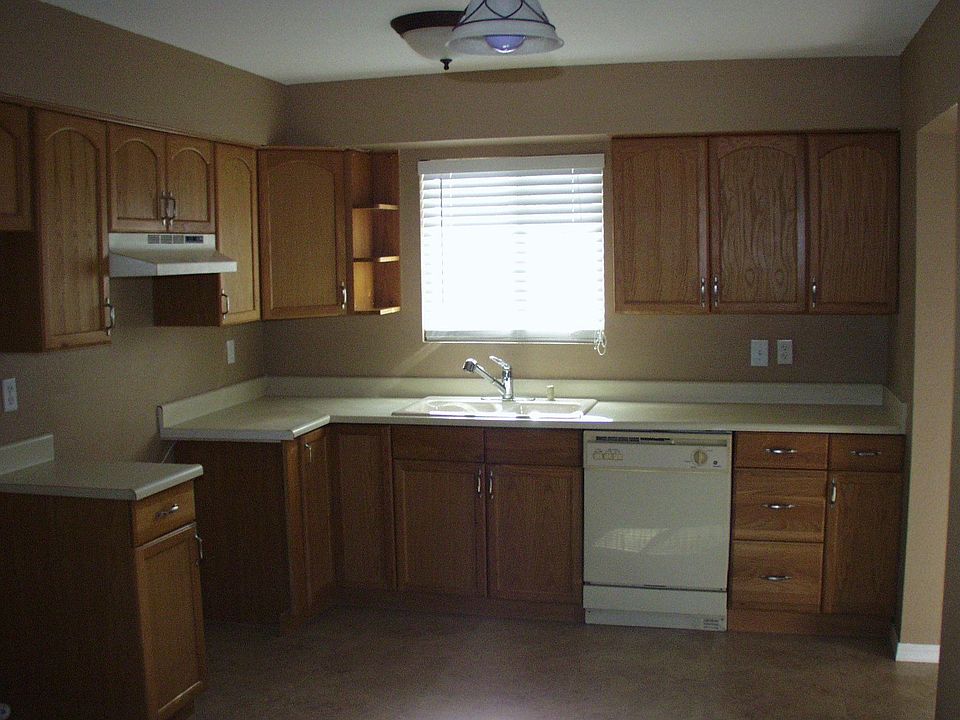 2nd image of 504 S 74th Pl