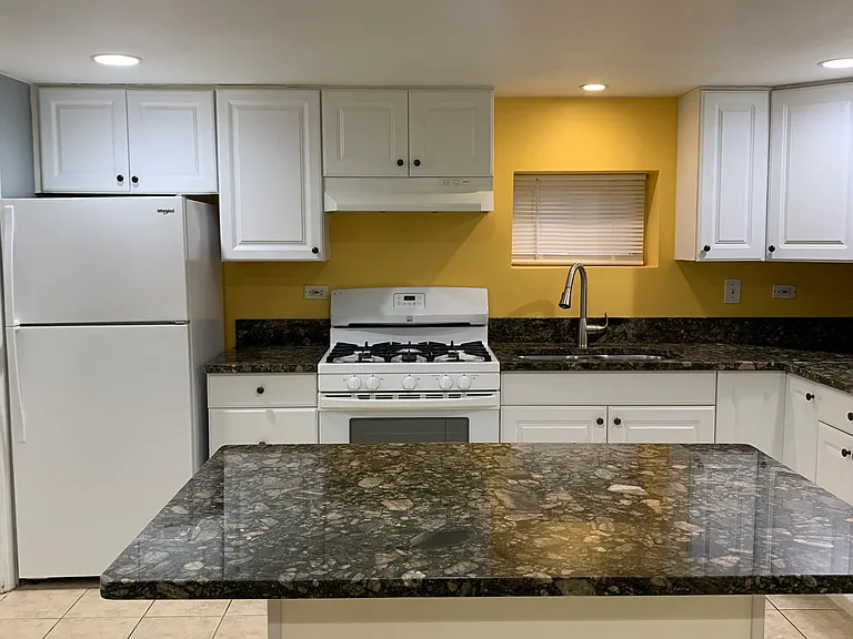 5120 Greenwood St — Photo 4
