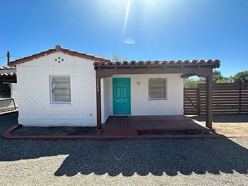 1 Bedrooms Near U of A! Cottage Style Homes with Washer/Dryers and Renovated! Photo 1
