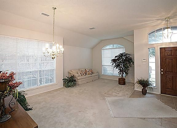 4th image of 6119 Hillcrest Dr