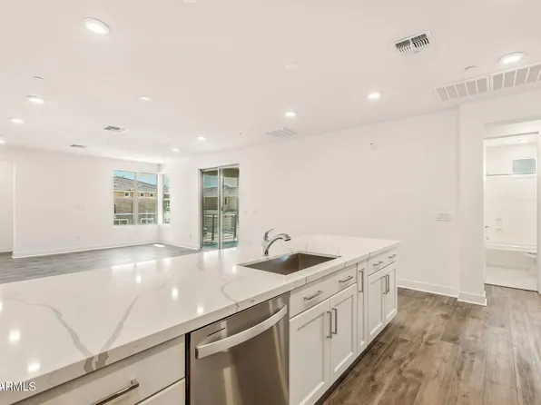 2121 W SONORAN DESERT Drive #59, Phoenix, AZ 85085