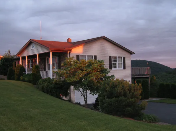 705 Poplar St, Millerstown, PA 17062