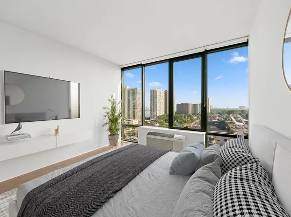 2030 Hudson Street image 143 of 284