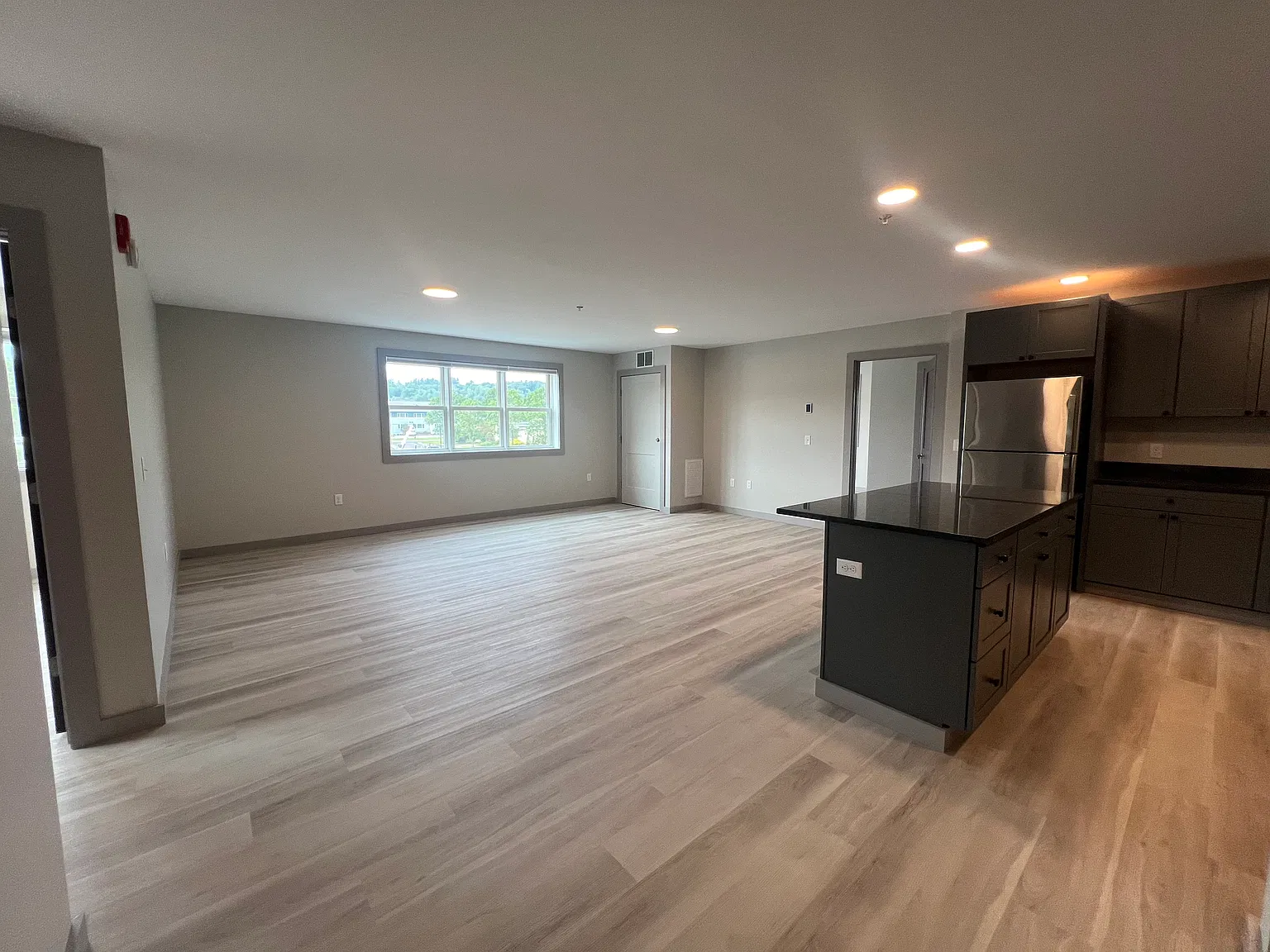 2 bed, 1037 sqft, $2,995 — Photo 2
