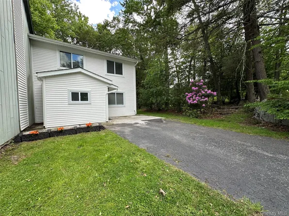 34 Elizabeth Way, Kiamesha Lake, NY 12751