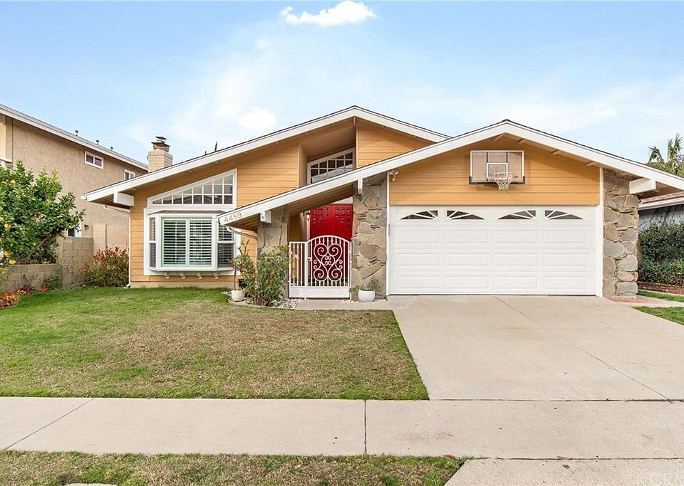 1st image of 4489 Guava Ave