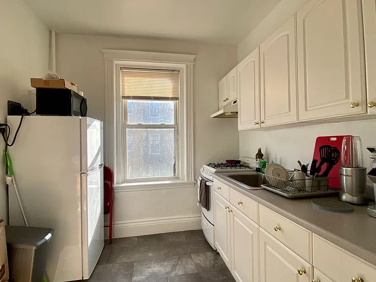 110 Warren St #18 — Photo 12