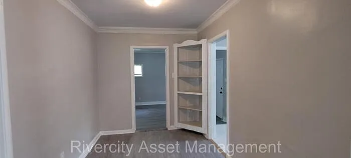 2386 Larose Ave — Photo 5