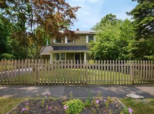 10 Turkey Ln, Cold Spring Harbor, NY 11724