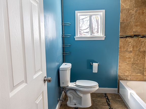 5th image of 96 Oxford Ave #2
