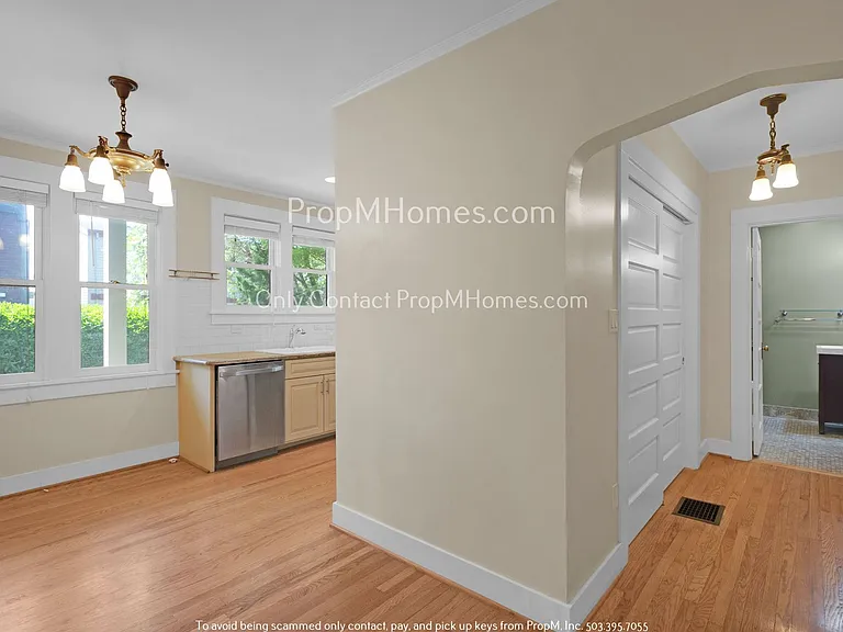 Charming Two Bedroom, One Bath in Mt Tabor! — Photo 9