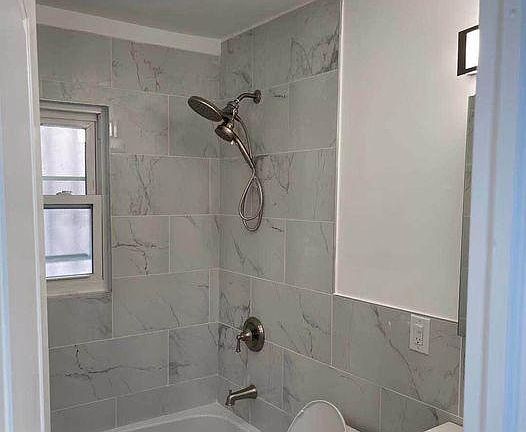 3rd image of 753 Waring Ave #1