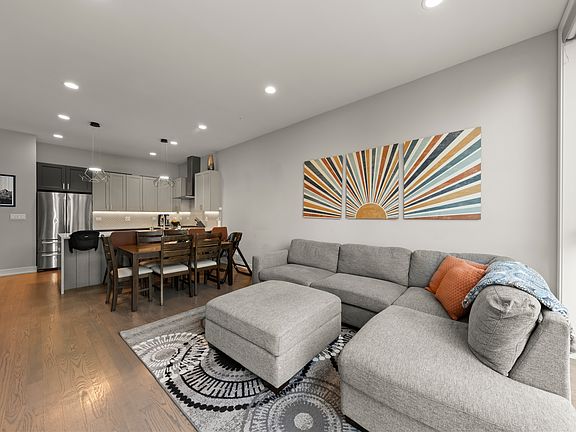 3rd image of 3049 W Lyndale St #1
