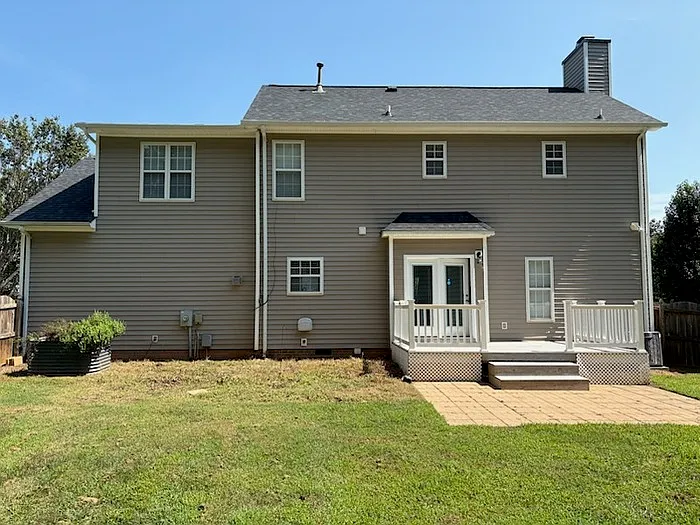 4 bed, 2.5 bath, 1850 sqft, $1,995 — Photo 4