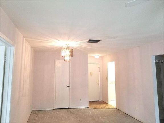 4th image of 4610 W Gray St Unit 201