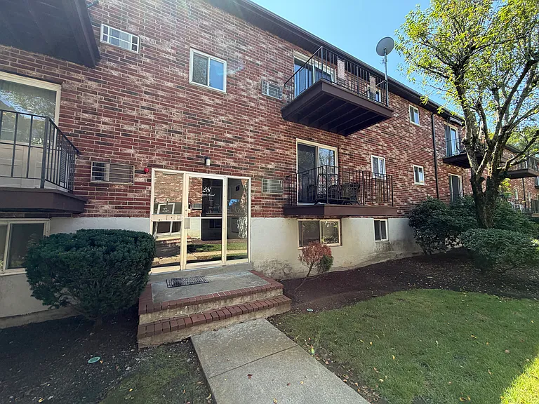 28 Westgate Rd #5 — Photo 12