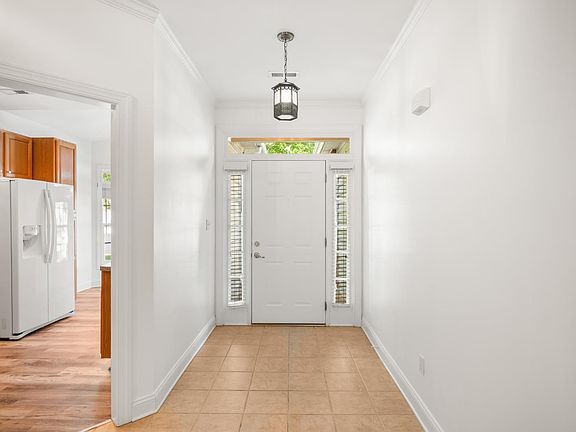 3rd image of 104 Villas Way Dr