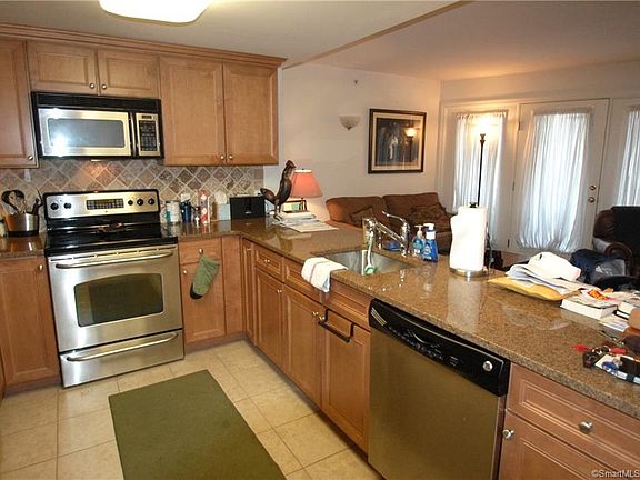 3rd image of 3250 Fairfield Ave APT 111