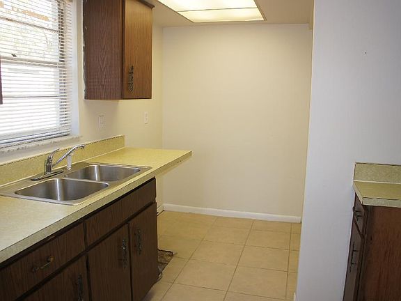 4th image of 1308 Willow Valley Dr