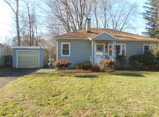 17 Valley Brook Dr, Middlesex, NJ 08846