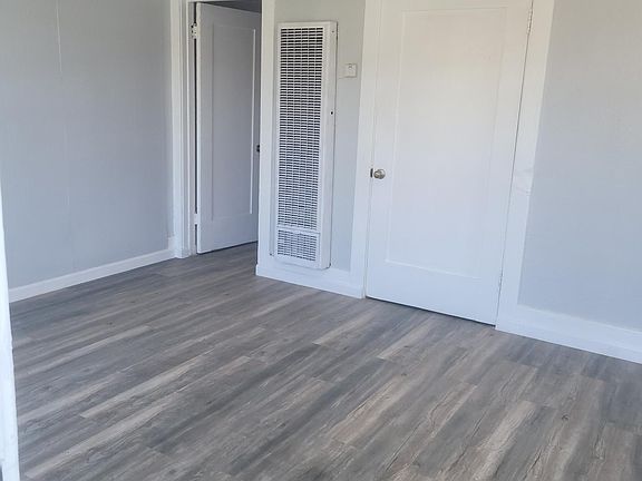 4th image of 712 W 50th St