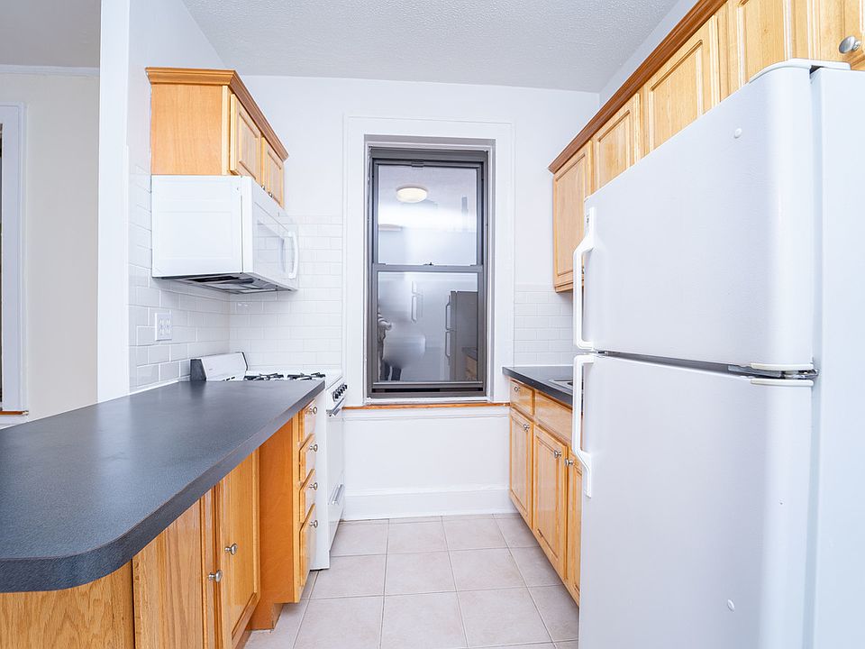 1st image of 21-54 Crescent St #3D