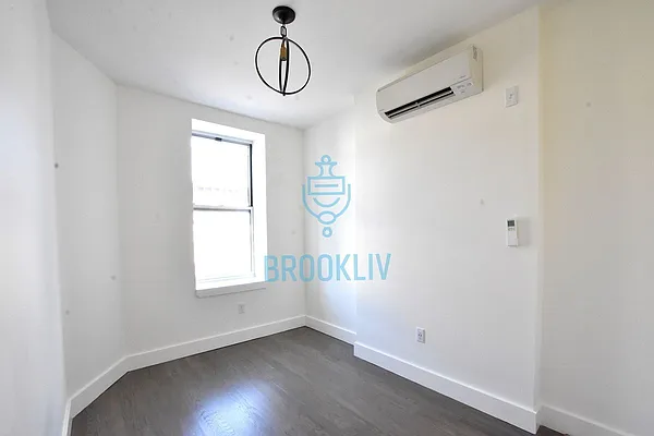 Rented by Tapiro Realty | media 36