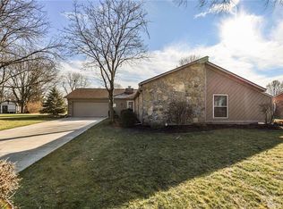 6895 Bejay Dr, Tipp City, OH 45371